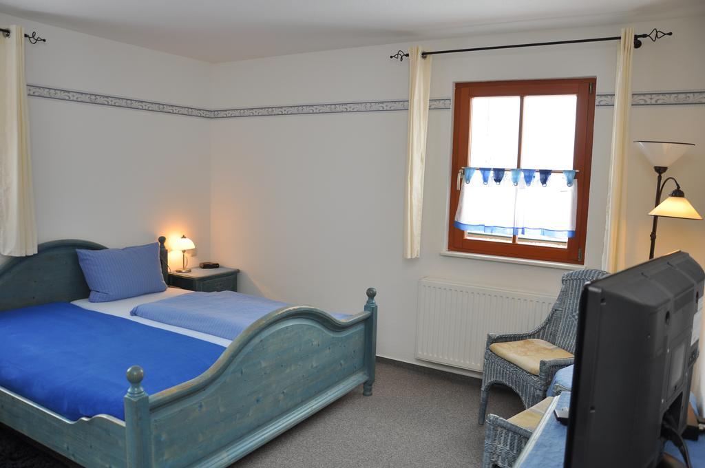 Steakhouse & Pension Crazy Horse Suhl Zimmer foto